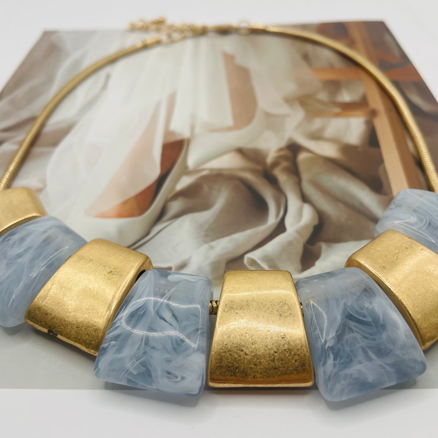 JI JOYA VENTA AL POR MAYOR,¡La colisión del metal y el plástico! Collar sencillo.