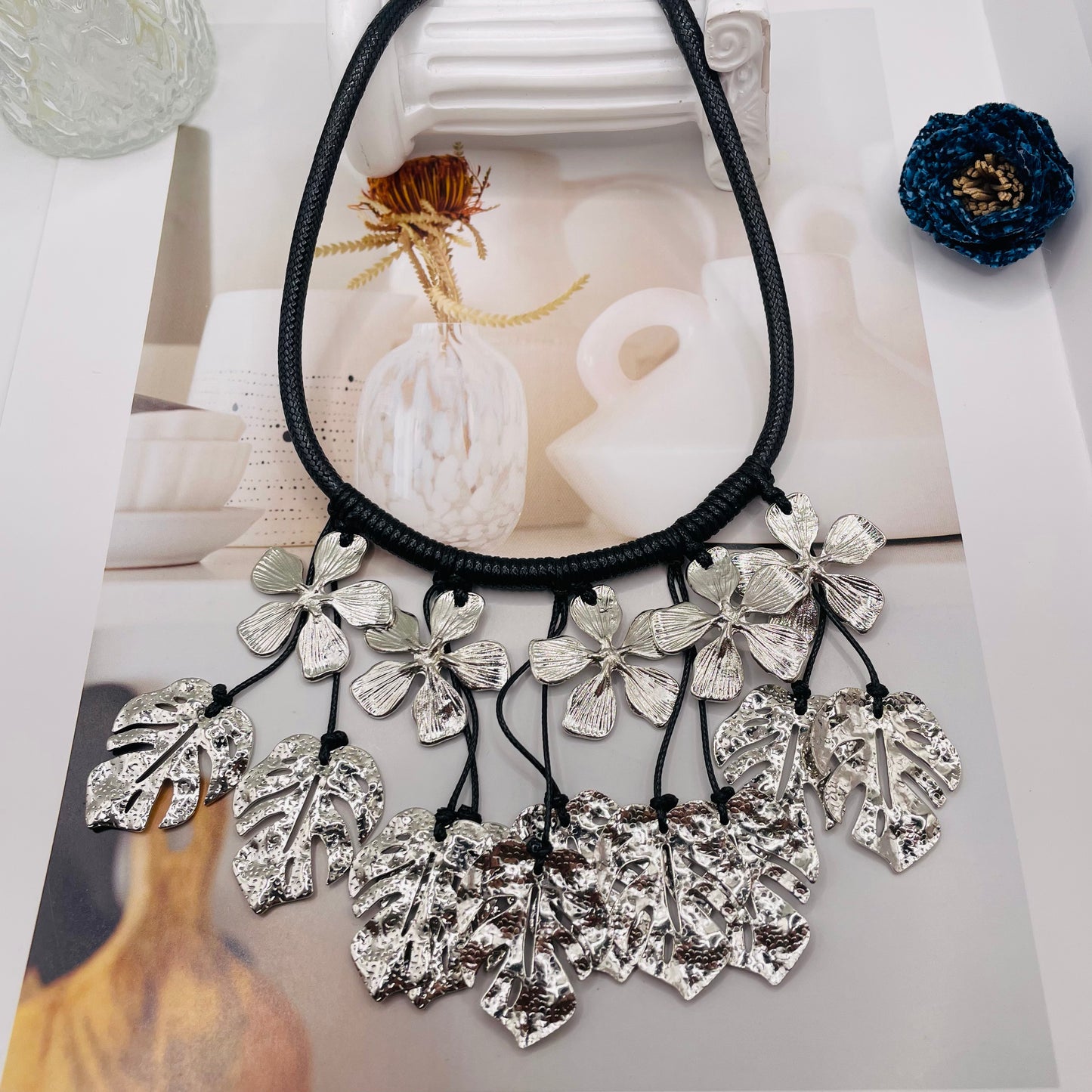 JI JOYA VENTA AL POR MAYOR,Collar de cuerda con combinación de flores y hojas.