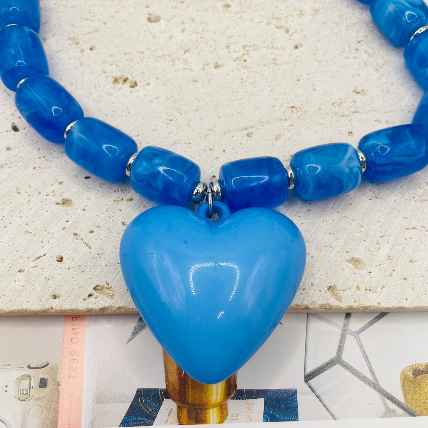 JI JOYA VENTA AL POR MAYOR,Collar con colgante de corazón de metal plateado y cuentas azules