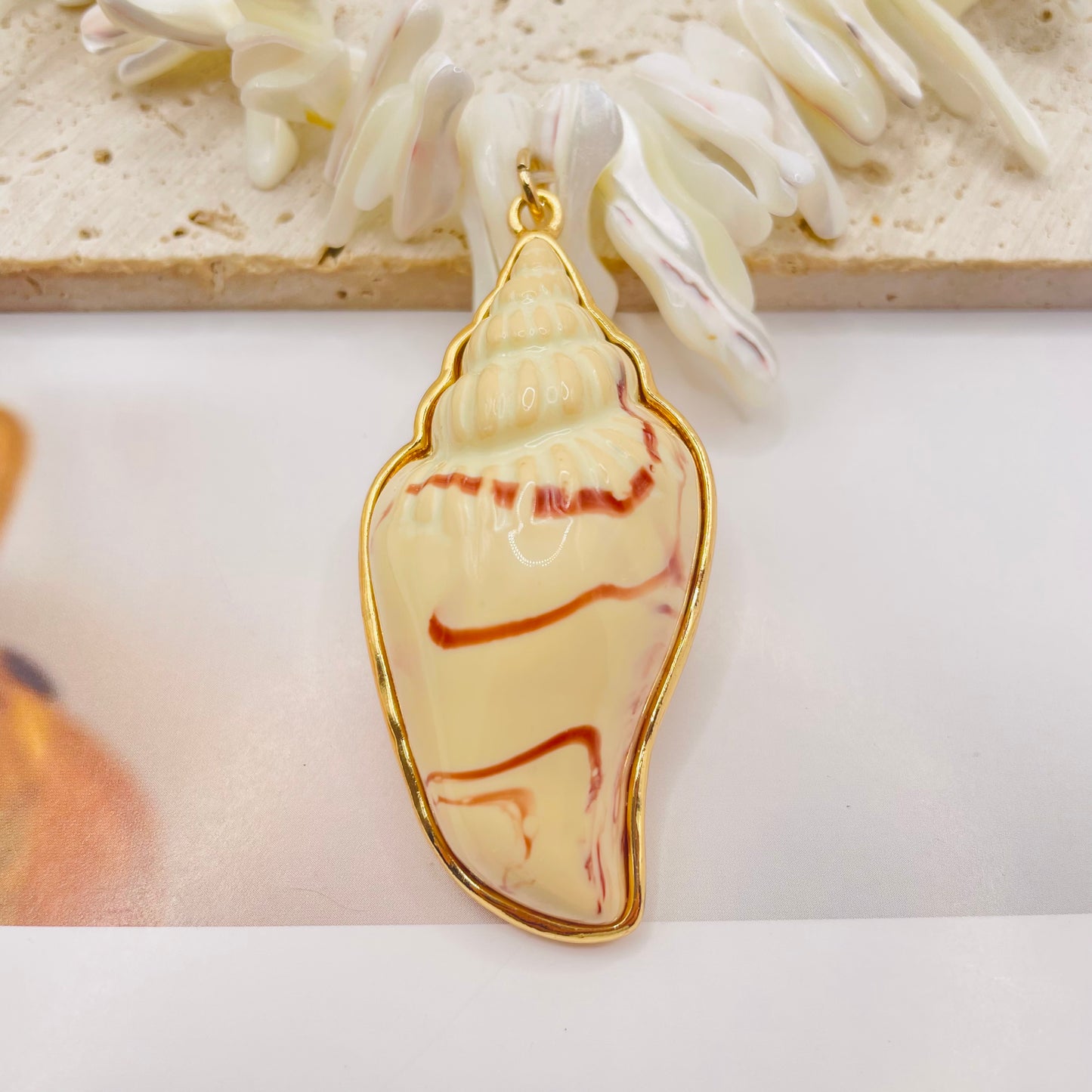 JI JOYA VENTA AL POR MAYOR,¡Los collares y pulseras irregulares hechos de conchas están de moda y son elegantes!