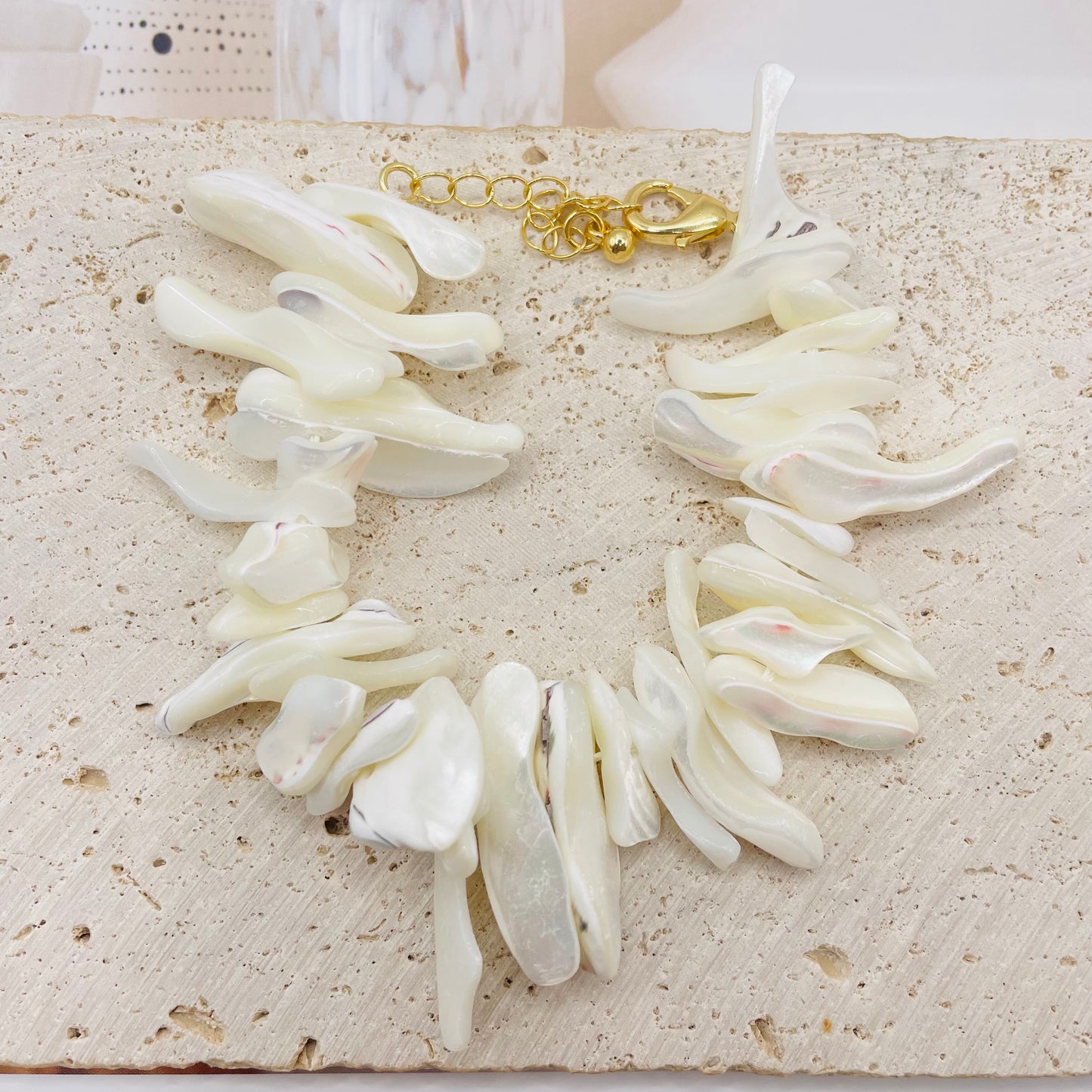 JI JOYA VENTA AL POR MAYOR,¡Los collares y pulseras irregulares hechos de conchas están de moda y son elegantes!