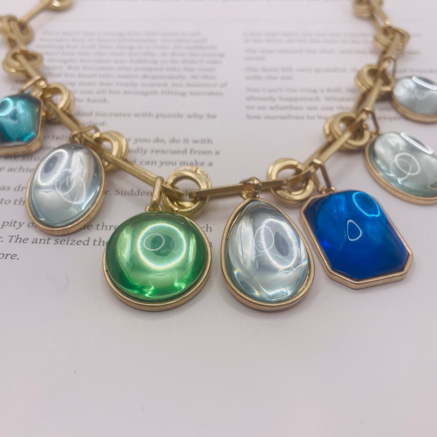 JI JOYA VENTA AL POR MAYOR,Las gotas de agua transparentes crean una atmósfera festiva elegante.