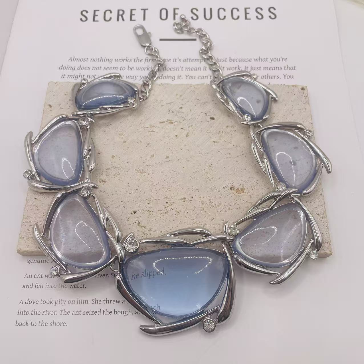JI JOYA VENTA AL POR MAYOR,Un conjunto digno y elegante, adecuado para festivales y bodas.