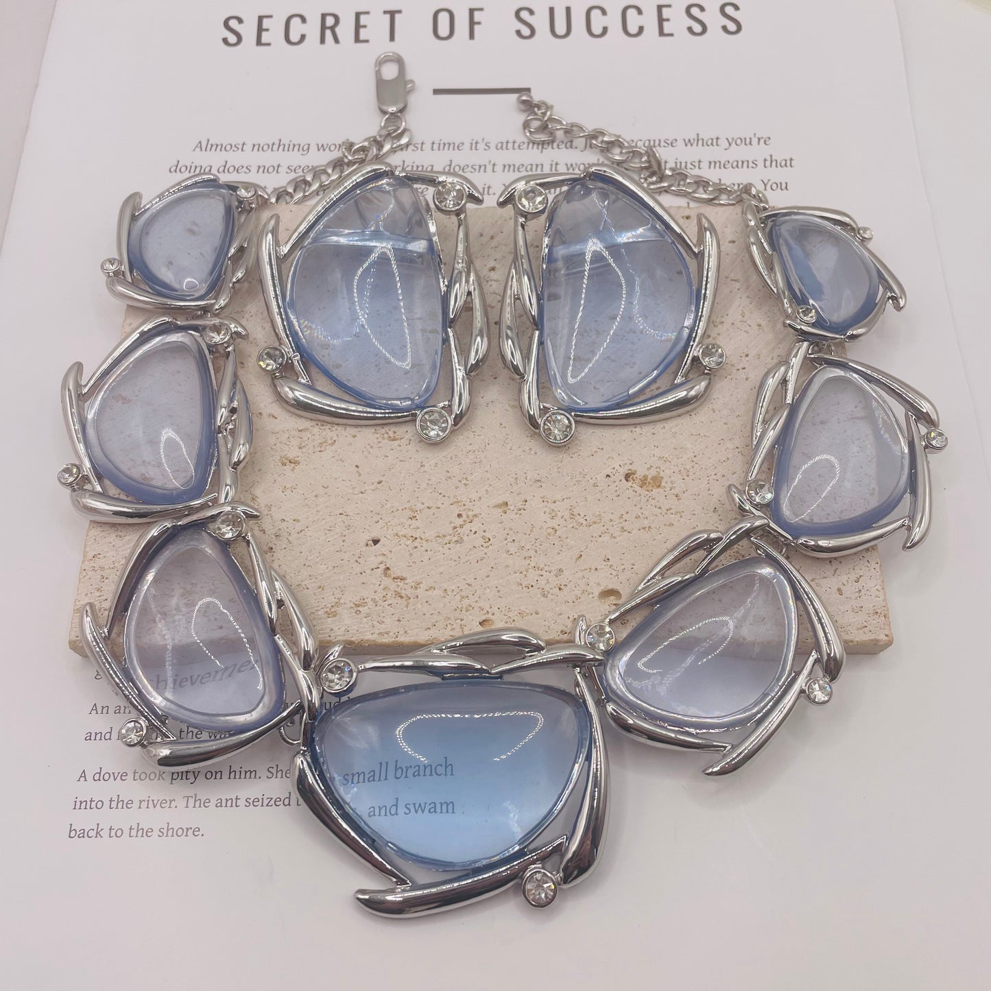 JI JOYA VENTA AL POR MAYOR,Un conjunto digno y elegante, adecuado para festivales y bodas.