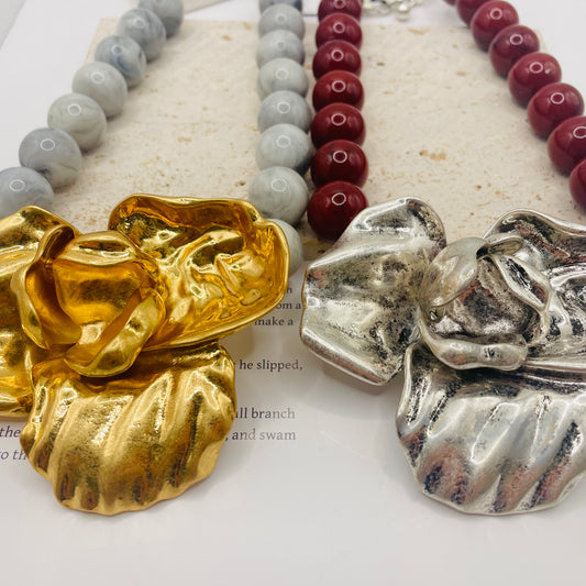 JI JOYA VENTA AL POR MAYOR,¡Grandes flores de moda combinadas con un collar de columna redonda!