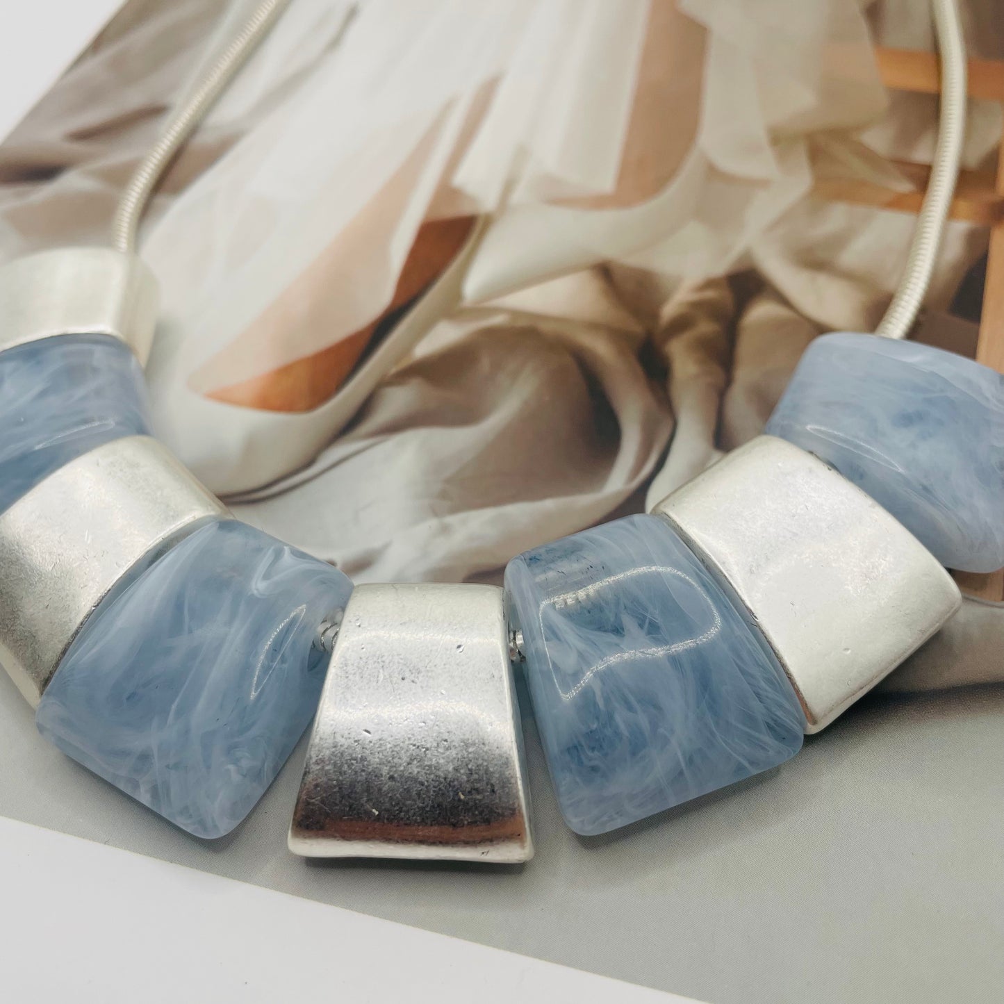 JI JOYA VENTA AL POR MAYOR,¡La colisión del metal y el plástico! Collar sencillo.