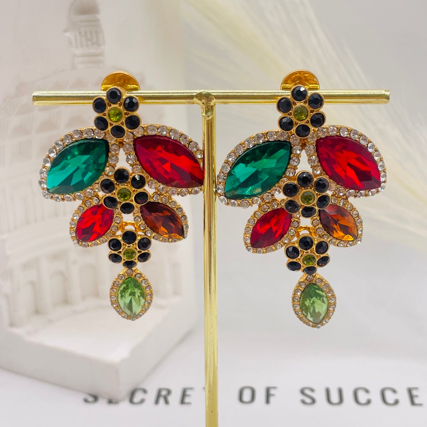 JI JOYA VENTA AL POR MAYOR,Las piedras preciosas de colores combinadas con pequeños collares de diamantes son imprescindibles para las fiestas.