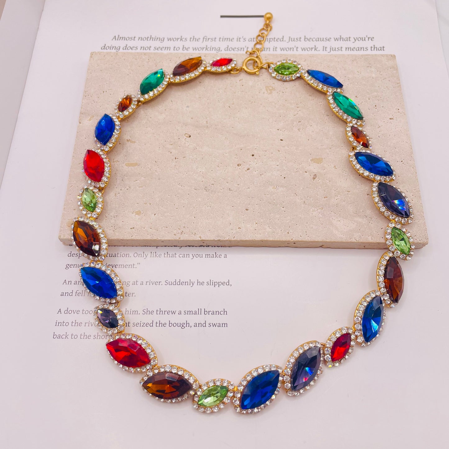 JI JOYA VENTA AL POR MAYOR,Las piedras preciosas de colores combinadas con pequeños collares de diamantes son imprescindibles para las fiestas.