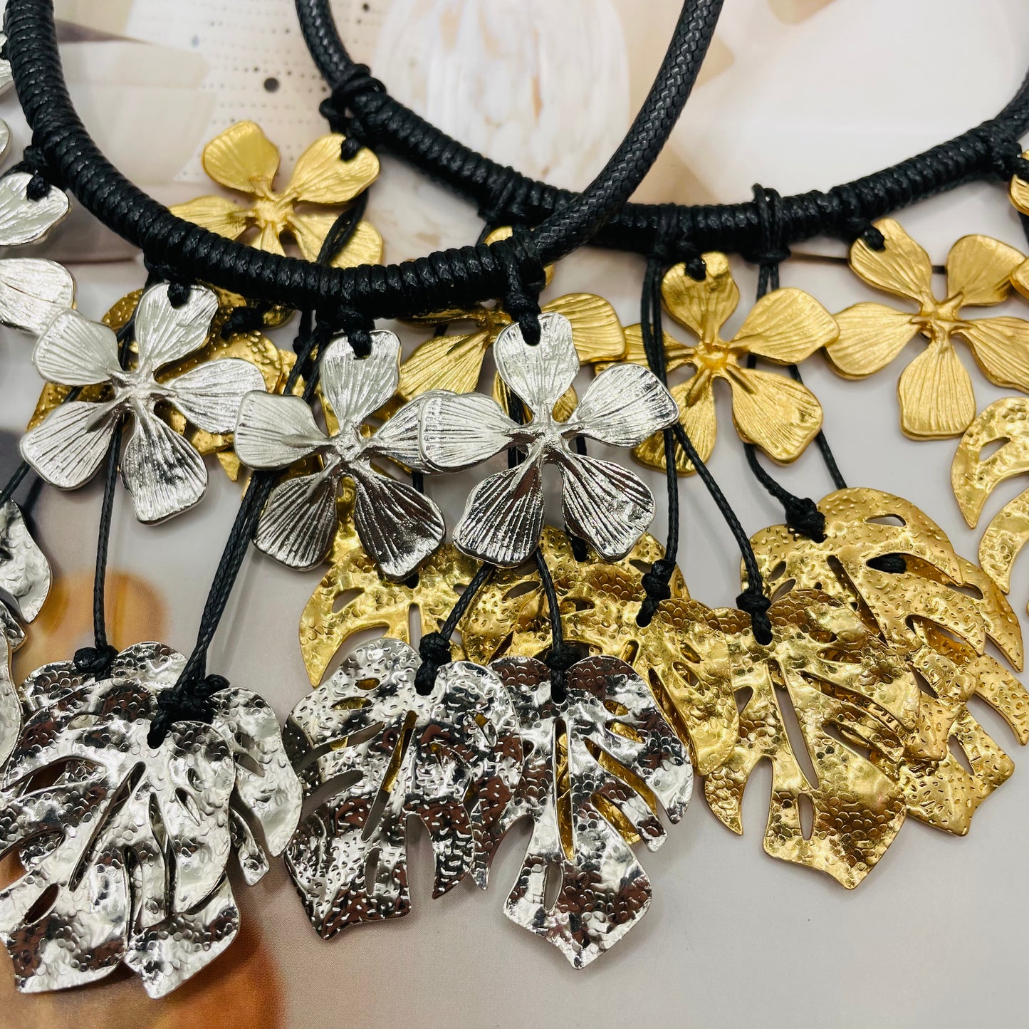 JI JOYA VENTA AL POR MAYOR,Collar de cuerda con combinación de flores y hojas.