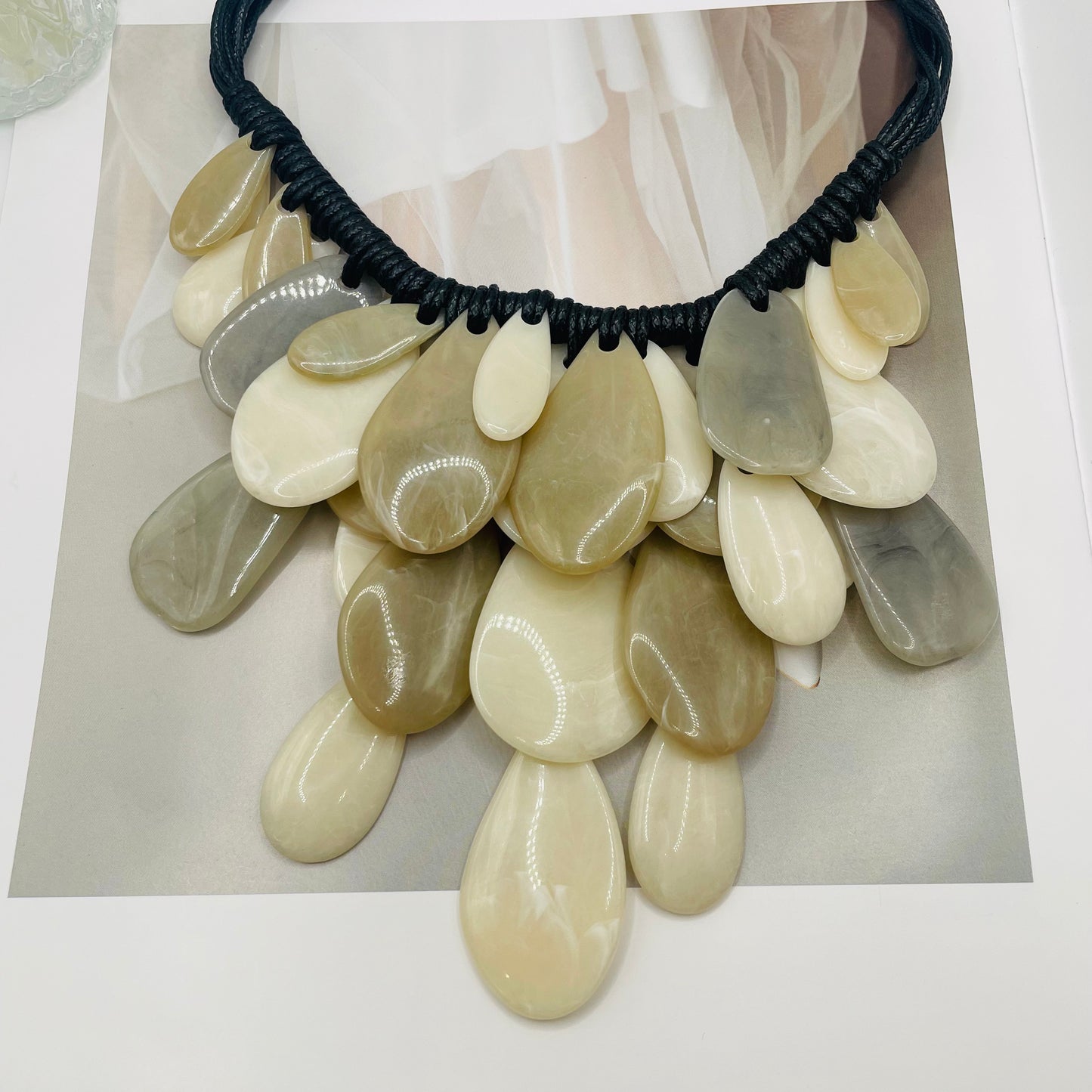 JI JOYA VENTA AL POR MAYOR,¡Collar de borlas irregulares moderno y sencillo!