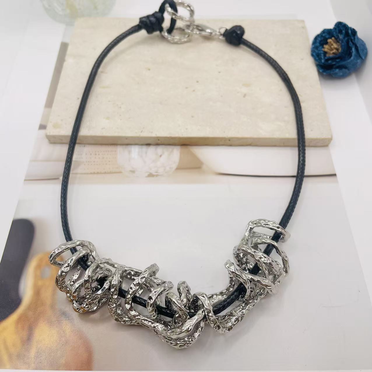 JI JOYA VENTA AL POR MAYOR,Curva irregular con collar de cuerda