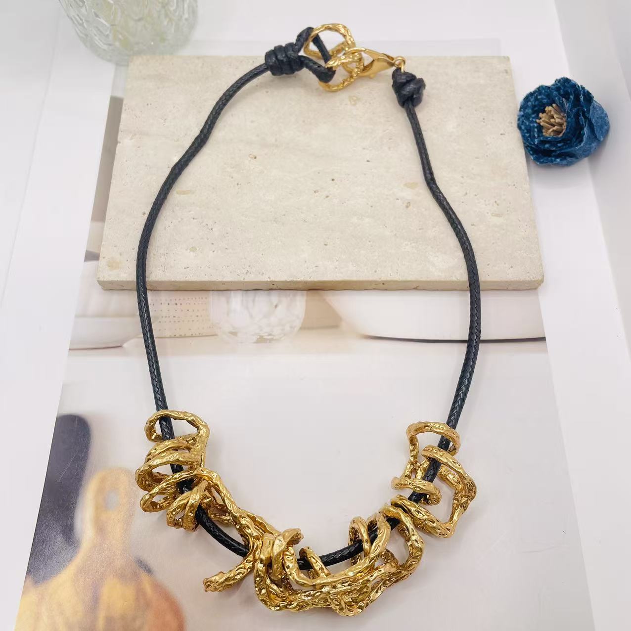 JI JOYA VENTA AL POR MAYOR,Curva irregular con collar de cuerda