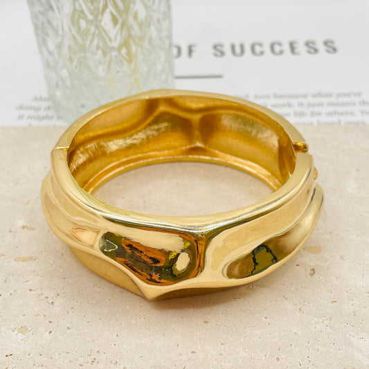 JI JOYA VENTA AL POR MAYOR,Pulsera de oro con diseño irregular.