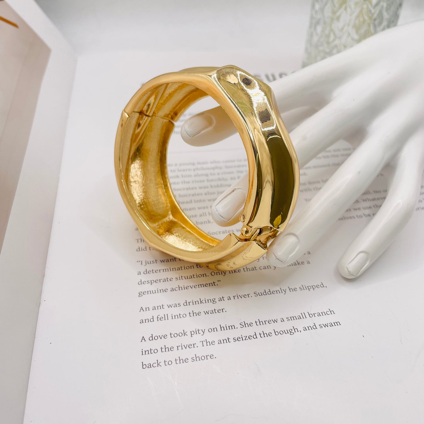 JI JOYA VENTA AL POR MAYOR,Pulsera de oro con diseño irregular.